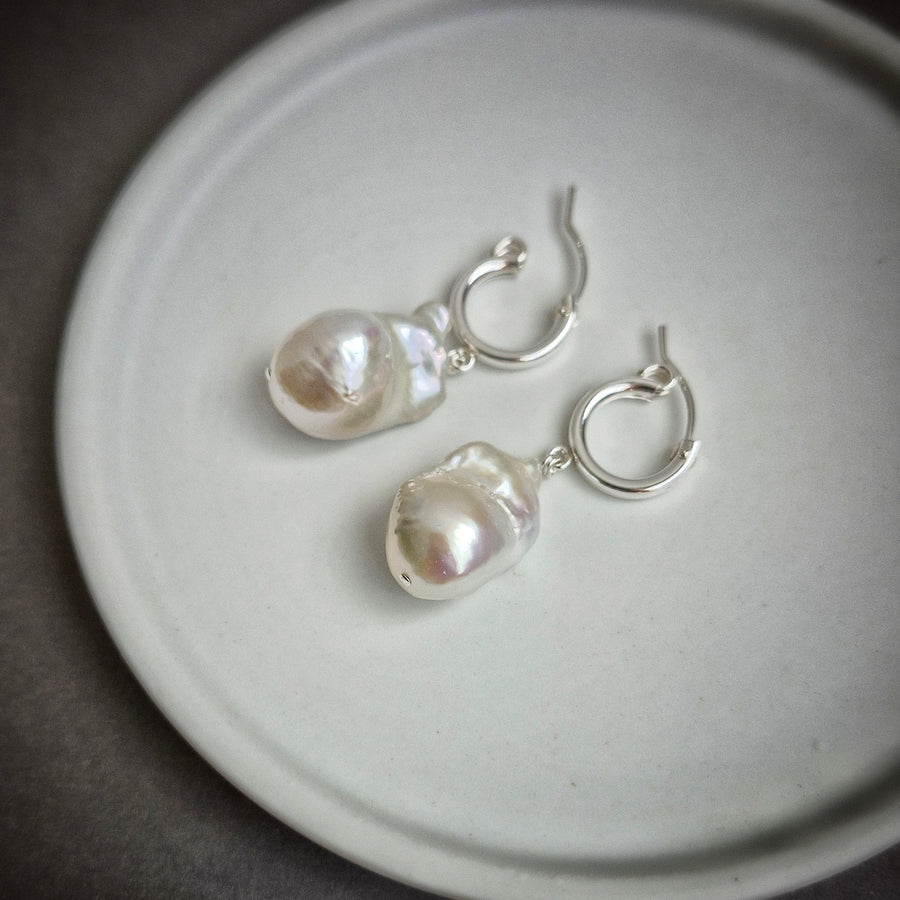 Freshwater Baroque Pearl Leverback Hoop Earrings / 925 Silver