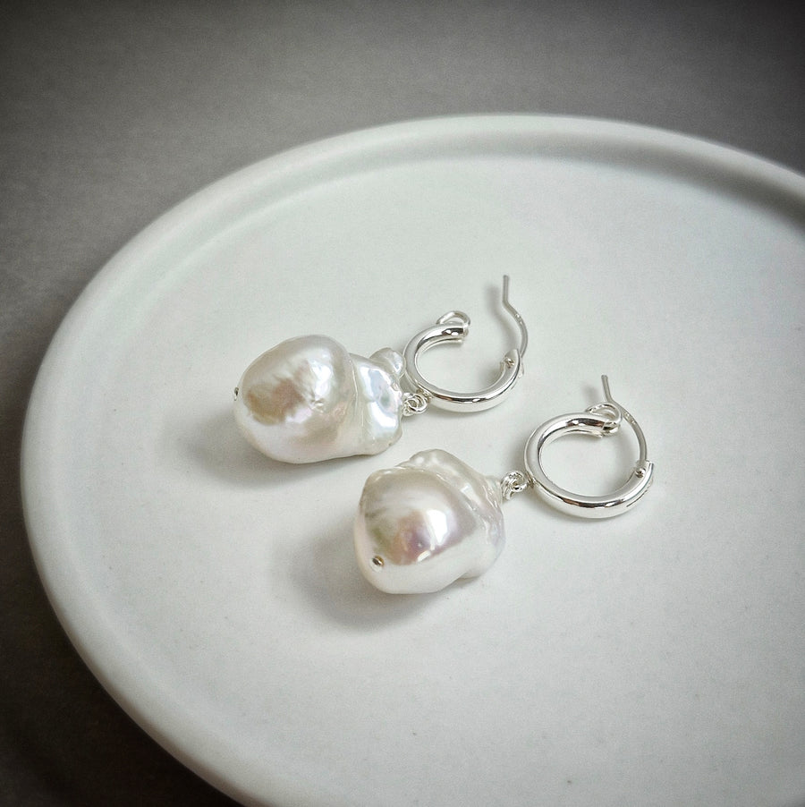 Freshwater Baroque Pearl Leverback Hoop Earrings / 925 Silver