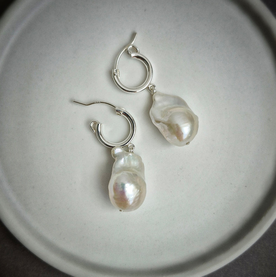 Freshwater Baroque Pearl Leverback Hoop Earrings / 925 Silver