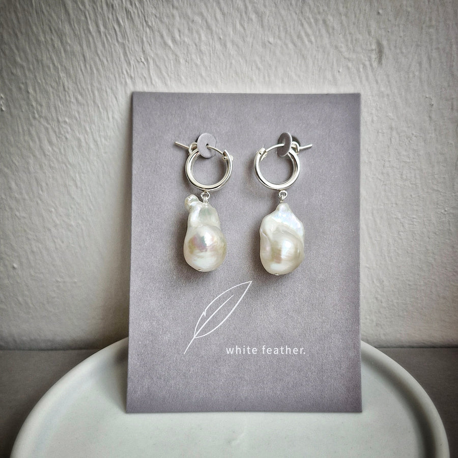 Freshwater Baroque Pearl Leverback Hoop Earrings / 925 Silver