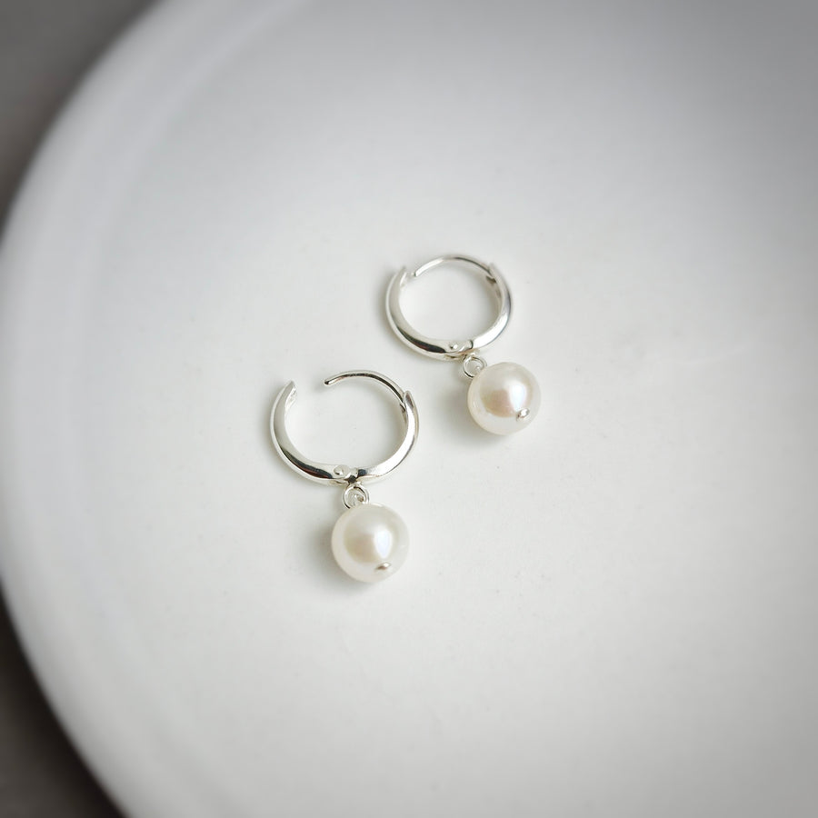 Small Freshwater Pearl Leverback Hoop Earrings / 925 Silver