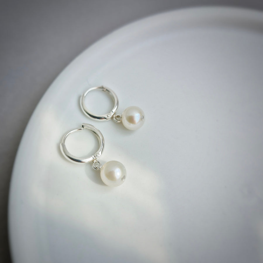 Small Freshwater Pearl Leverback Hoop Earrings / 925 Silver