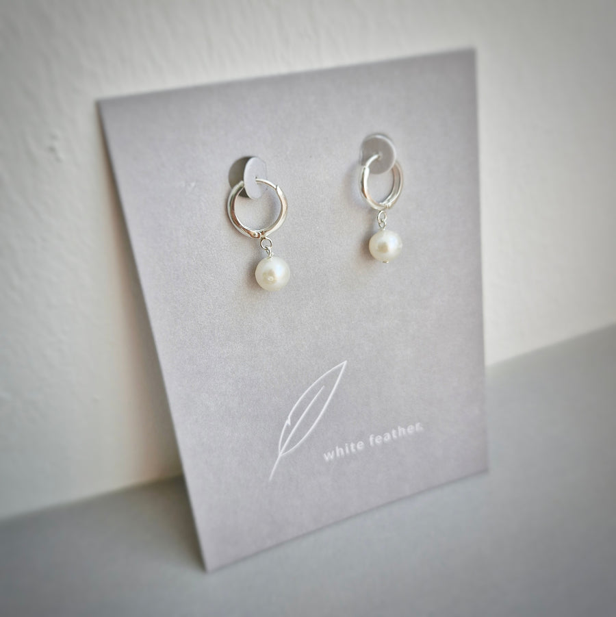 Small Freshwater Pearl Leverback Hoop Earrings / 925 Silver