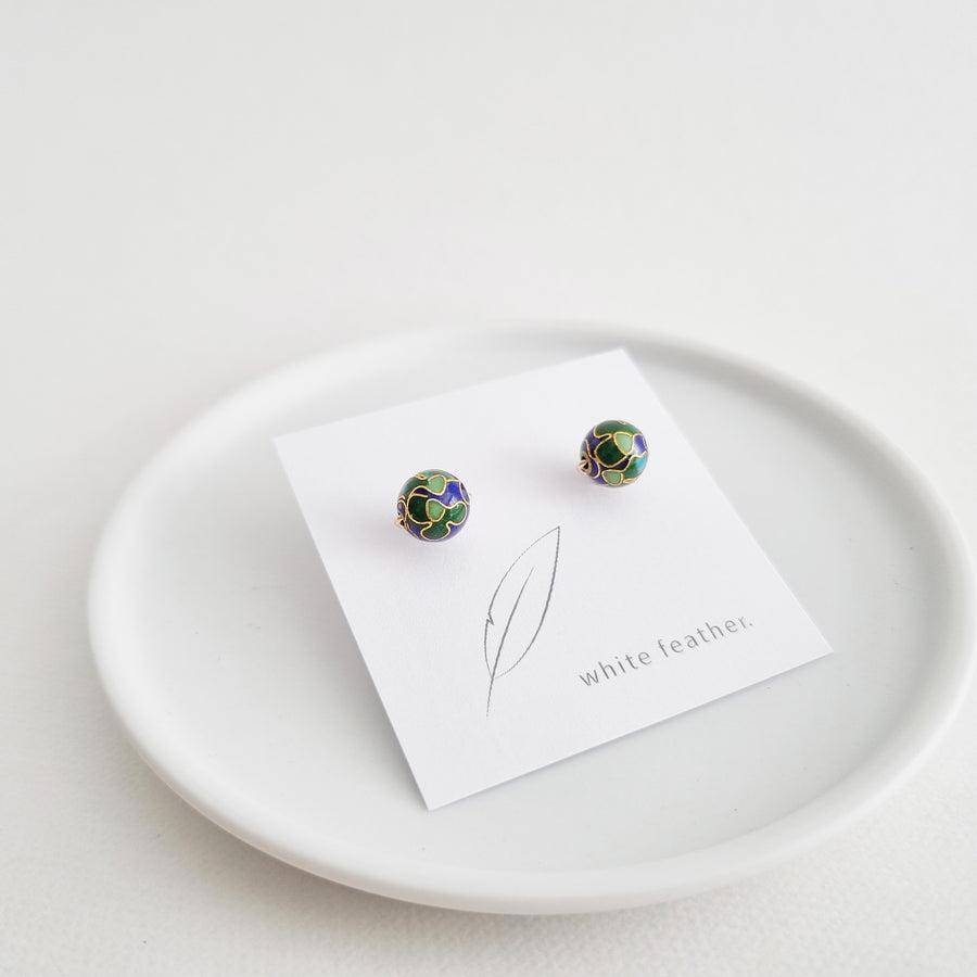 Cloisonné Earstuds 8mm (Basic) / Dark Blue